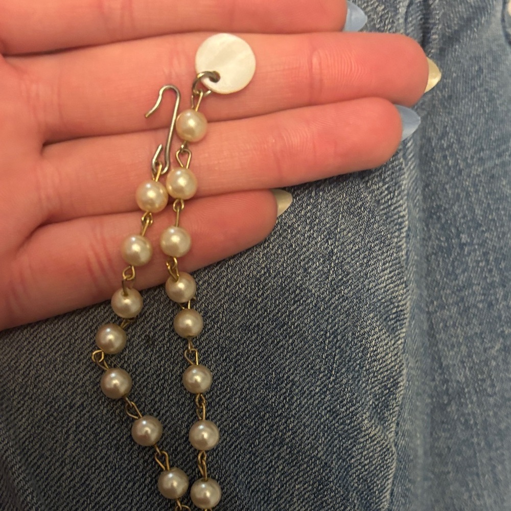 Elegant Shell Bracelet - Picture 3 of 3